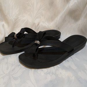 GUESS Women's TUTU9 Flat Sandal